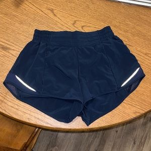 Lululemon Hotty Hot HR 2.5” Shorts